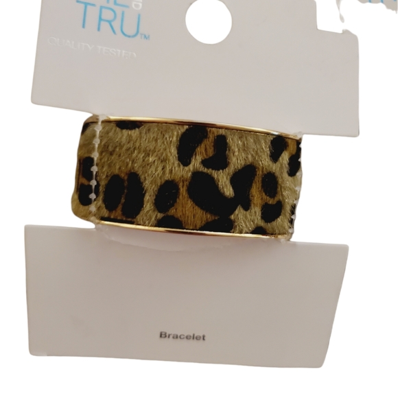 NEW Time and Tru Faux Fur Earring and Bracelet Set - Picture 4 of 6